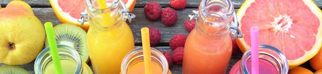 витаминный сок из свежевыжатых фруктов